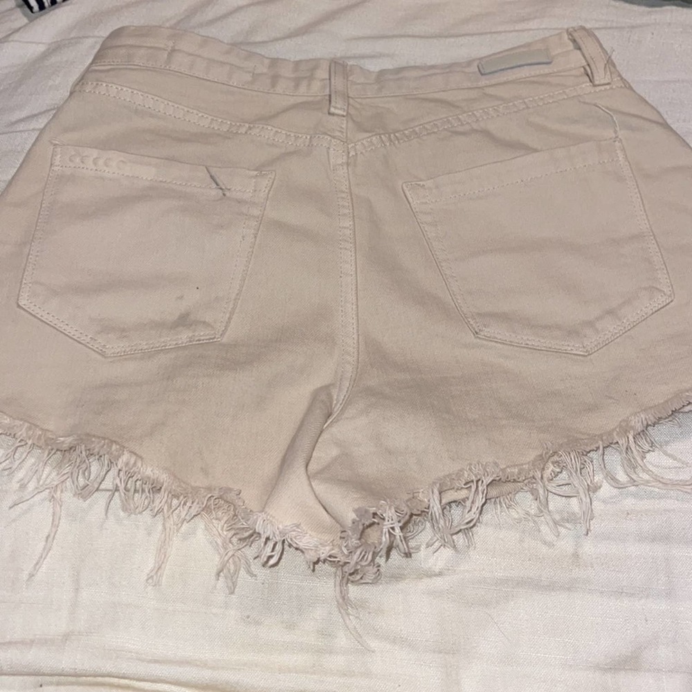 blank nyc // the barrow frayed shorts - Picture 11 of 12